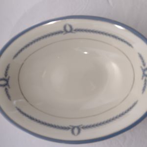 Vintage Baronet Bohemia Czechoslovakia Oval Bowl in Good Condition.(The Trend)